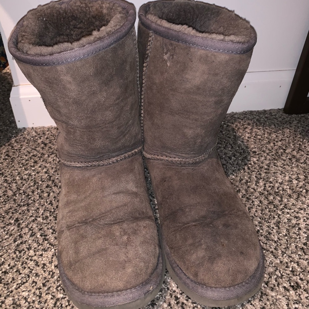 UGGS - Picture 2 of 4